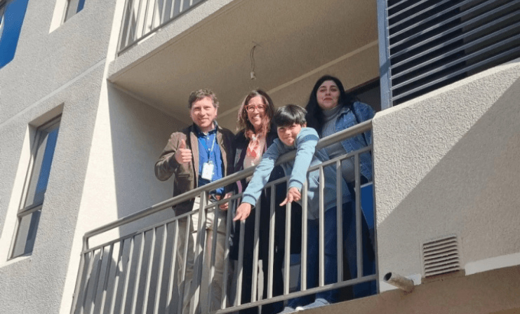 Céntrico condominio con locales comerciales entregó el MINVU a 180 familias de Quillota