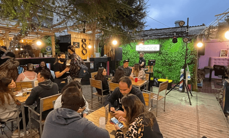 Rechazo de reclamación contra multa por ruidos de restobar en Algarrobo