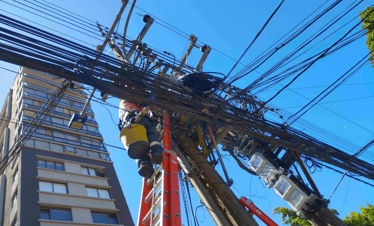 Gremio de infraestructura digital suscribe convenio con municipalidades para el retiro y mantención de cableado de telecomunicaciones