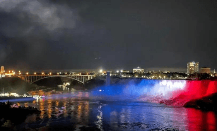 Cataratas del Niágara brillan con los colores patrios de Costa Rica en su 203 aniversario de independencia