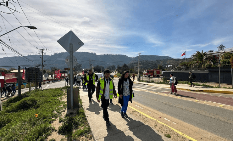 Exitoso simulacro de tsunami movilizó a más de cien personas en Laguna Verde