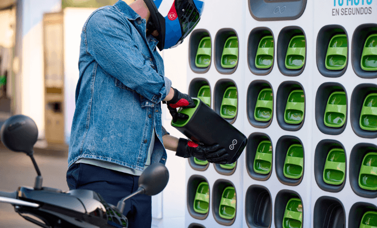 Copec Voltex implementa primer “ecosistema” de intercambio de baterías para motos eléctricas