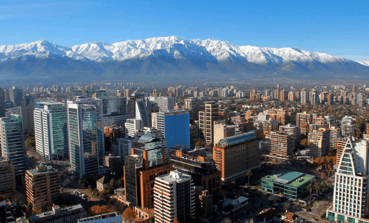 Las Condes y Providencia lideran precios, mientras Santiago Centro y San Miguel muestran bajas