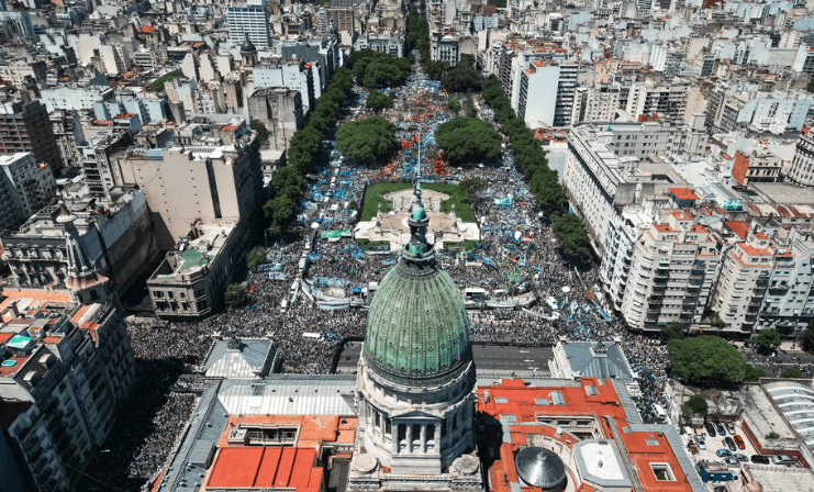 Argentina: El sector inmobiliario registra un crecimiento del 40% en operaciones durante 2024