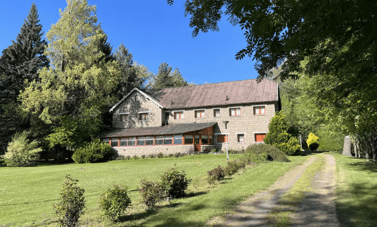 El primer hotel cinco estrellas de la Patagonia se transforma: fue refugio de Pablo Neruda