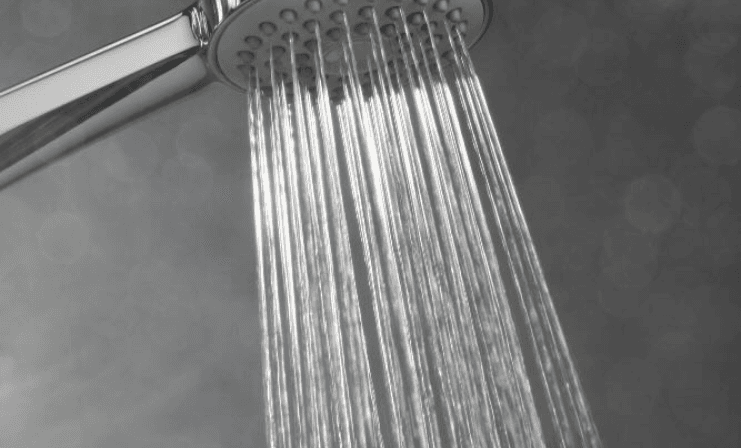 Agua caliente: experto entrega claves para elegir el mejor sistema para el hogar