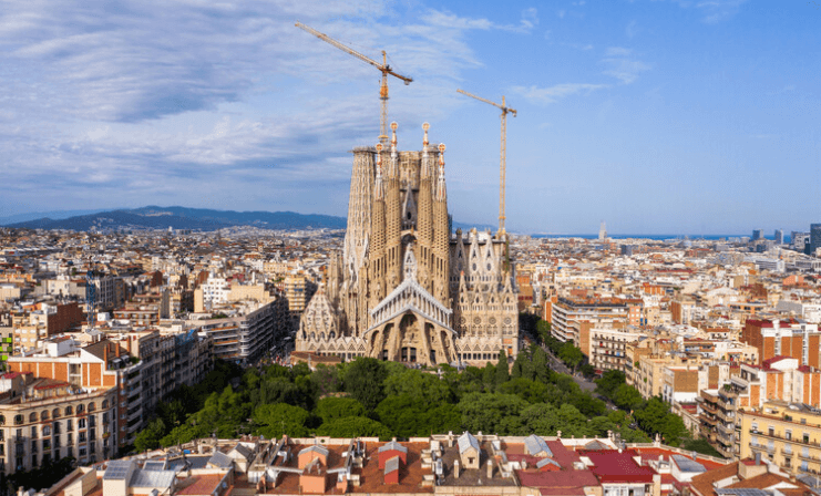 Auge de arriendos turísticos por habitaciones abre debate regulatorio en España