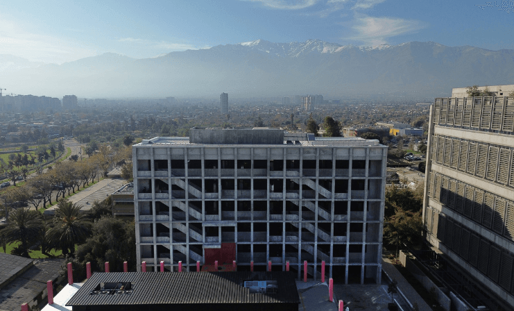 Premio CES 2025: Colbún, PUC y Junji destacan entre los edificios más sustentables del país