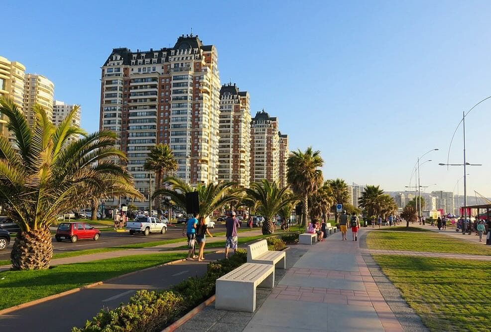 Temporada de verano: Las mejores zonas para invertir en renta corta en Chile